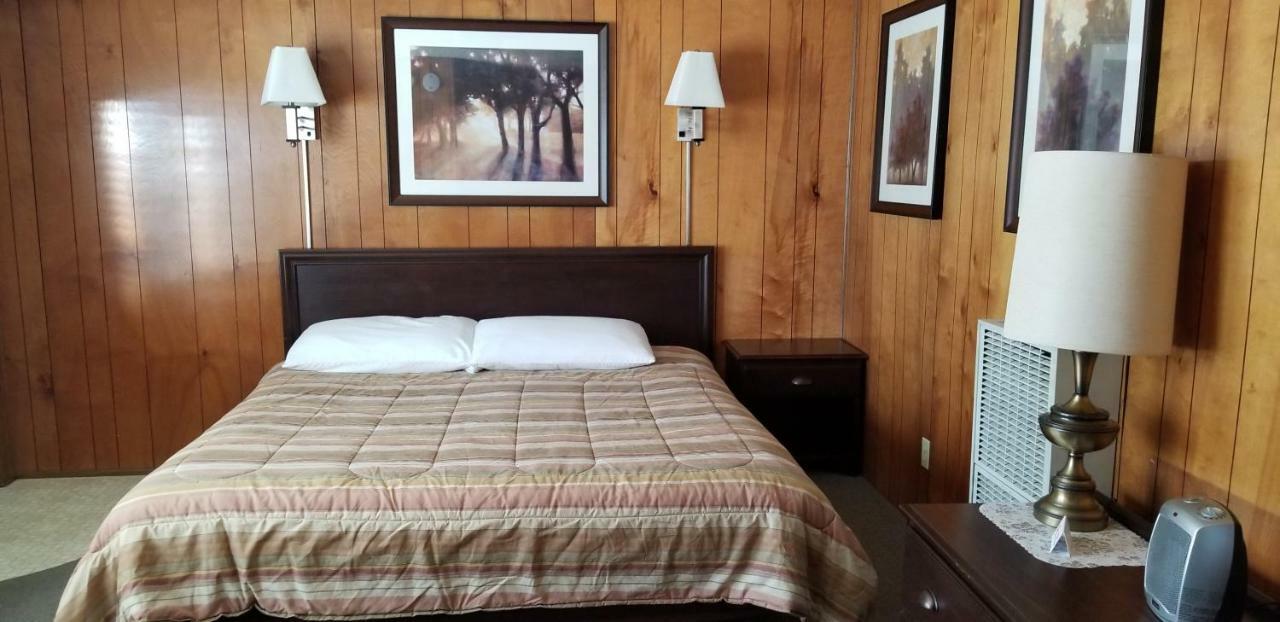 The Whispering Elms Motel Baker Buitenkant foto