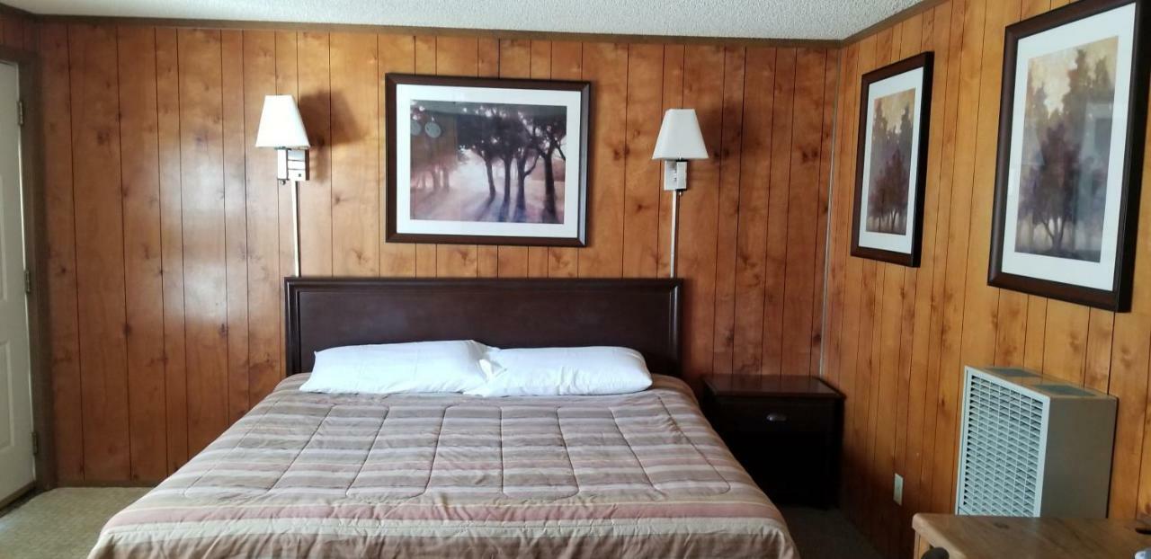 The Whispering Elms Motel Baker Buitenkant foto
